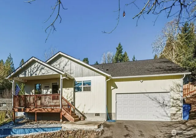 Photo 1 of Single family home for sale at 800 N 23rd Avenue, Kelso, WA 98626 | MLS# NWM2545065 | Listing updated on 2026-09-21