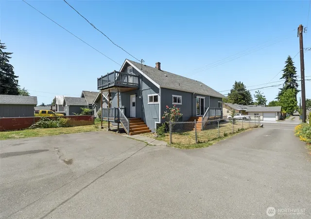 Photo 2 of Single family home for sale at 806 4th Street Se, Auburn, WA 98002 | MLS# NWM2545072 | Listing updated on 2026-09-22