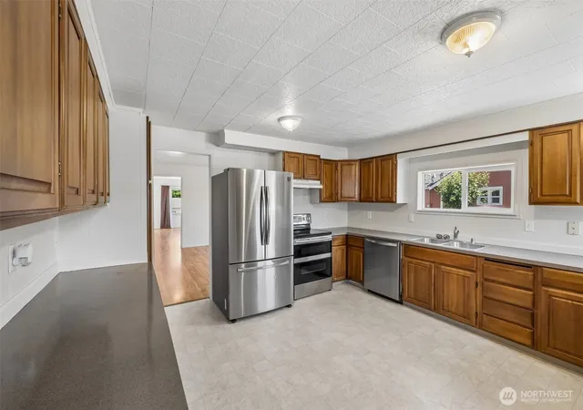 Photo 3 of Single family home for sale at 806 4th Street SE, Auburn, WA 98002 | MLS# NWM2545072 | Listing updated on 2026-09-22