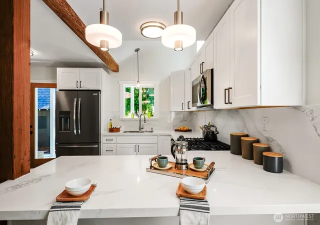 Photo 3 of Sale Pending at 11720 Evanston Ave N, Seattle, WA 98133 | MLS# NWM2545136 | Listing updated on 2026-08-06