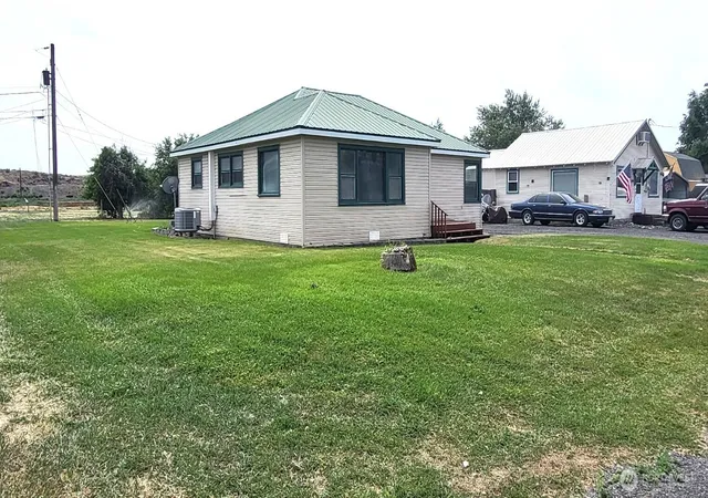 Photo 3 of Single family home for sale at 536 Spokane St, Wilson Creek, WA 98860 | MLS# NWM2545162 | Listing updated on 2026-09-22