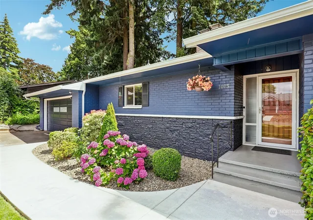 Photo 3 of Single family home for sale at 1015 Ne 64th Street, Vancouver, WA 98665 | MLS# NWM2545163 | Listing updated on 2026-10-01