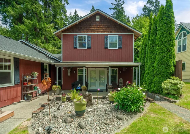 Photo 3 of Single family home for sale at 1702 Eastside St SE, Olympia, WA 98501 | MLS# NWM2545190 | Listing updated on 2026-09-22