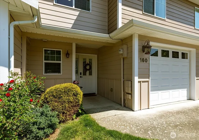 Photo 2 of Townhouse for sale at 160 Ne Melrose Dr, Oak Harbor, WA 98277 | MLS# NWM2545214 | Listing updated on 2026-09-28