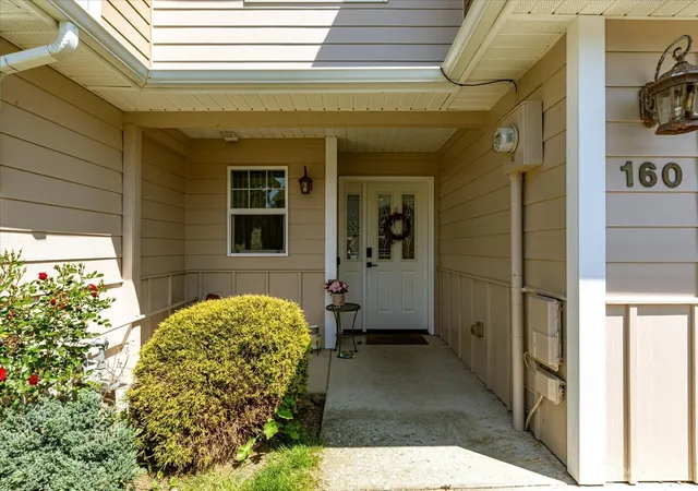 Photo 3 of Townhouse for sale at 160 Ne Melrose Dr, Oak Harbor, WA 98277 | MLS# NWM2545214 | Listing updated on 2026-09-28