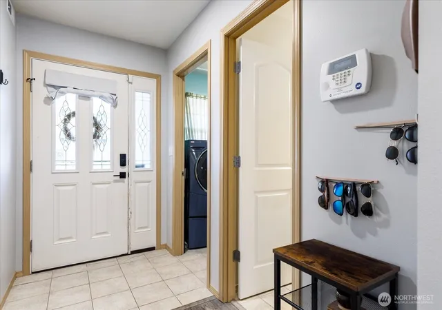Photo 4 of Townhouse for sale at 160 NE Melrose Dr, Oak Harbor, WA 98277 | MLS# NWM2545214 | Listing updated on 2026-09-28