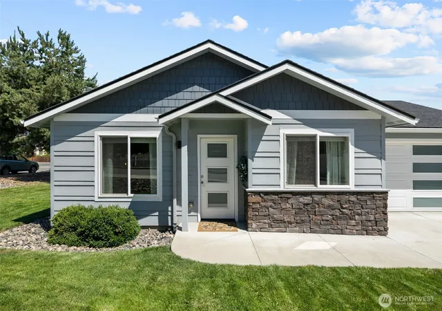 Photo 3 of Sale Pending at 576 Sebastian Way, Wenatchee, WA 98801 | MLS# NWM2545252 | Listing updated on 2026-09-25