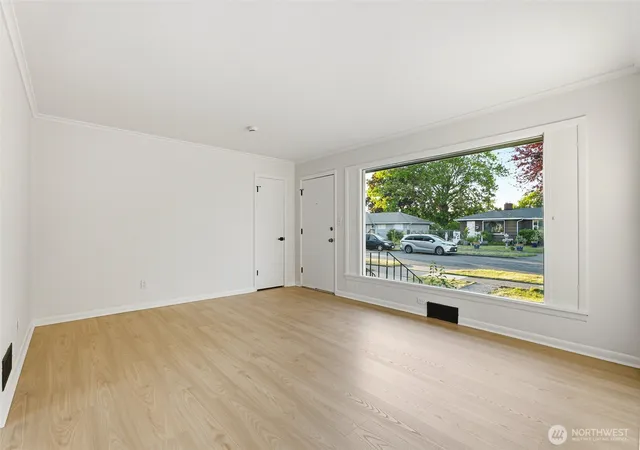 Photo 4 of Sale Pending at 924 E 57th Street, Tacoma, WA 98404 | MLS# NWM2545261 | Listing updated on 2026-09-24