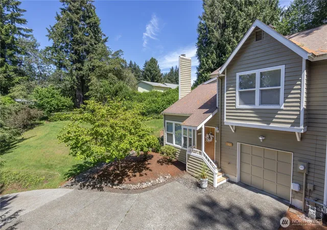 Photo 1 of Townhouse for sale at 1524 Marine Dr, Bremerton, WA 98312 | MLS# NWM2545268 | Listing updated on 2026-09-22