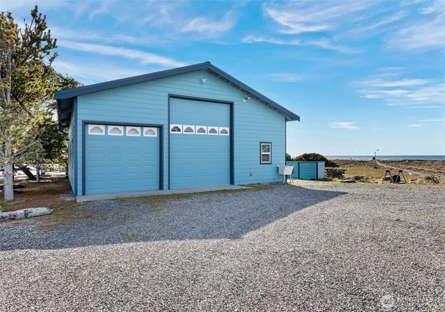 Photo 2 of Single family home for sale at 913 Riley Rd, Oak Harbor, WA 98277 | MLS# NWM2545289 | Listing updated on 2026-09-22