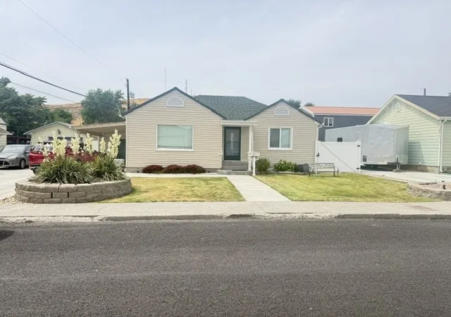 Photo 1 of Single family home for sale at 615 D St Sw, Ephrata, WA 98823 | MLS# NWM2545315 | Listing updated on 2026-09-22
