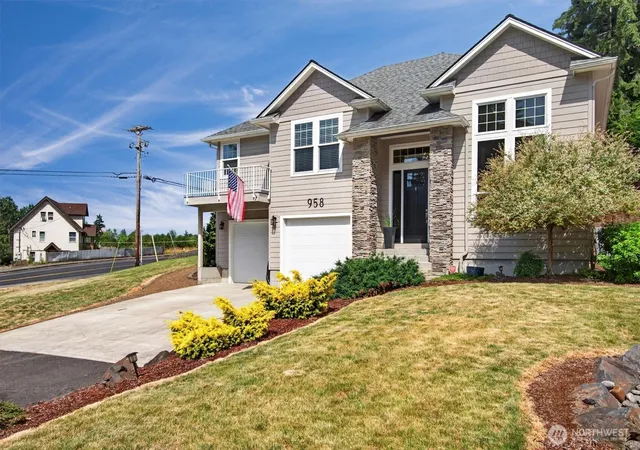 Photo 2 of Sale Pending at 958 Cascade Dr, Longview, WA 98632 | MLS# NWM2545485 | Listing updated on 2026-09-25