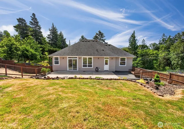 Photo 4 of Sale Pending at 958 Cascade Dr, Longview, WA 98632 | MLS# NWM2545485 | Listing updated on 2026-09-25
