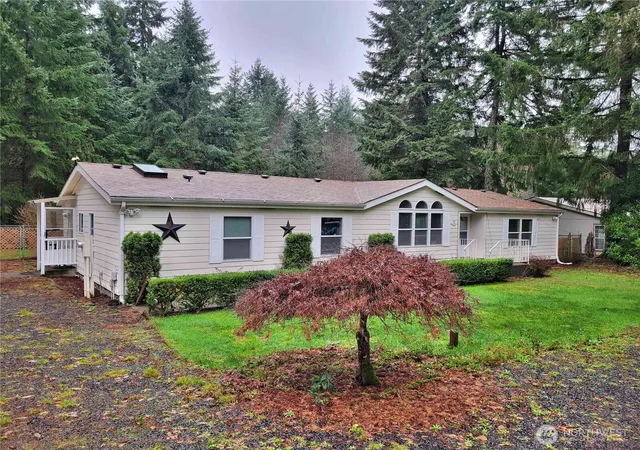 Photo 2 of Manufactured home for sale at 112 Topaz Ct, Winlock, WA 98596 | MLS# NWM2545486 | Listing updated on 2026-09-22