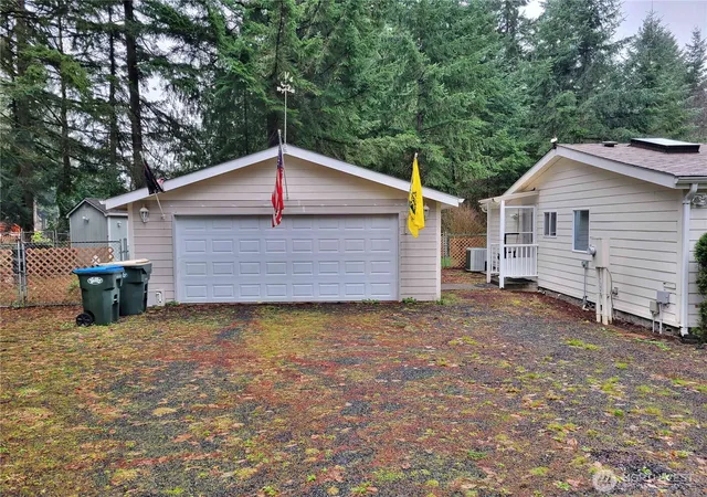 Photo 3 of Manufactured home for sale at 112 Topaz Ct, Winlock, WA 98596 | MLS# NWM2545486 | Listing updated on 2026-09-22