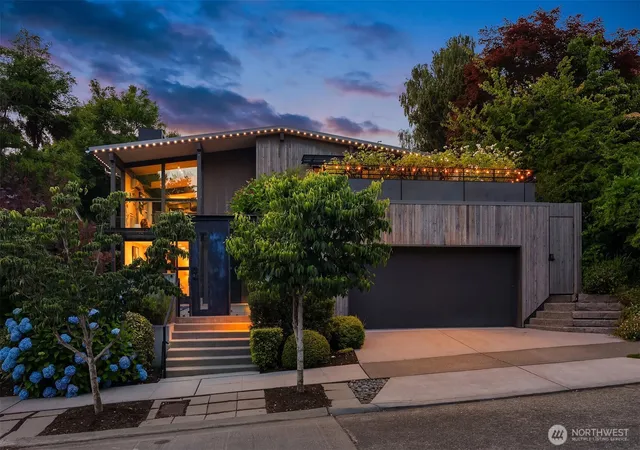 Photo 1 of Single family home for sale at 3908 Ne 38th Street, Seattle, WA 98105 | MLS# NWM2545487 | Listing updated on 2026-10-01