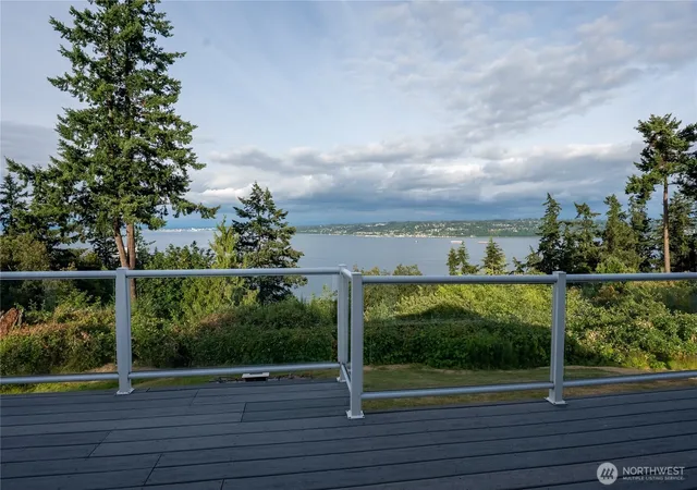 Photo 3 of Single family home for sale at 7023 Columbia Ave, Clinton, WA 98236 | MLS# NWM2545490 | Listing updated on 2026-09-24