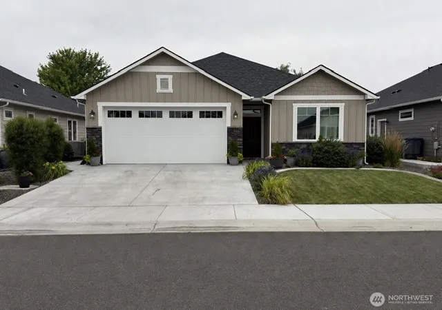 Photo 1 of Single family home for sale at 911 S M Loop Dr Sw, Quincy, WA 98848 | MLS# NWM2545501 | Listing updated on 2026-09-22
