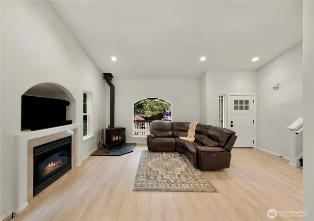 Photo 4 of Single family home for sale at 31528 W Lake Ketchum Rd, Stanwood, WA 98292 | MLS# NWM2545507 | Listing updated on 2026-09-22