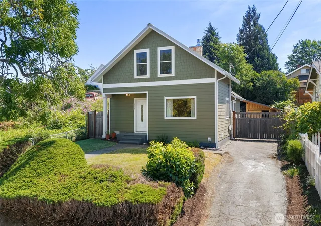 Single family home for sale at 914 Mckenzie Ave, Bremerton, WA 98337 | MLS# NWM2545517