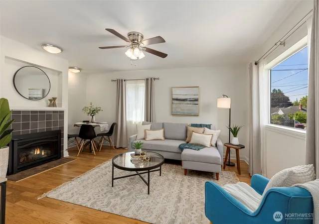 Photo 3 of Single family home for sale at 914 Mckenzie Ave, Bremerton, WA 98337 | MLS# NWM2545517 | Listing updated on 2026-10-01