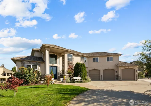 Photo 2 of Single family home for sale at 3675 Westridge Pl, Wenatchee, WA 98801 | MLS# NWM2545535 | Listing updated on 2026-10-01