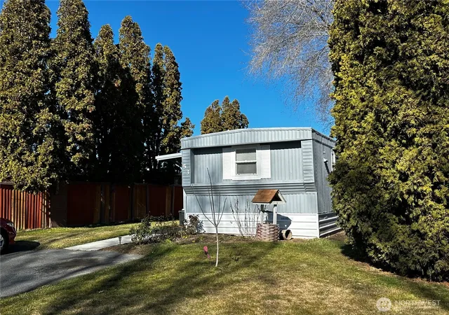 Photo 3 of Manufactured home for sale at 3131 W Wapato Dr #53, Moses Lake, WA 98837 | MLS# NWM2545591 | Listing updated on 2026-10-02