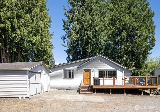 Photo 2 of Single family home for sale at 416 Riverview Ln, Snohomish, WA 98290 | MLS# NWM2545606 | Listing updated on 2026-09-22