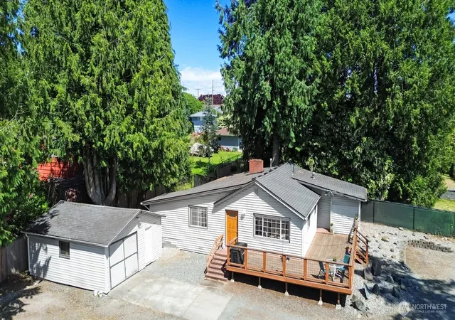 Photo 3 of Single family home for sale at 416 Riverview Ln, Snohomish, WA 98290 | MLS# NWM2545606 | Listing updated on 2026-09-22
