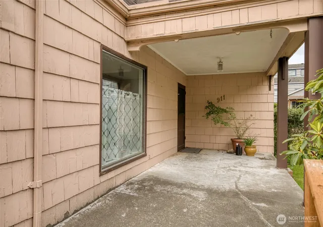 Photo 3 of Single family home for sale at 911 N Thornton St, Aberdeen, WA 98520 | MLS# NWM2545607 | Listing updated on 2026-09-28