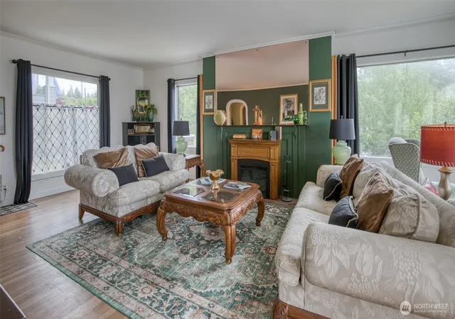 Photo 4 of Single family home for sale at 911 N Thornton St, Aberdeen, WA 98520 | MLS# NWM2545607 | Listing updated on 2026-09-28