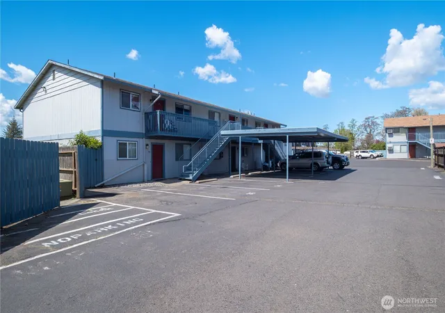 Photo 3 of Sale Pending at 1800 Evergreen St, Walla Walla, WA 99362 | MLS# NWM2545681 | Listing updated on 2026-09-25