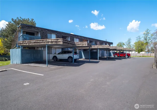 Photo 3 of Sale Pending at 1800 Evergreen St, Walla Walla, WA 99362 | MLS# NWM2545681 | Listing updated on 2026-09-25