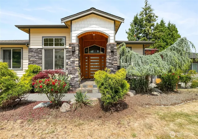Photo 2 of Single family home for sale at 5550 Whitehorn Way, Blaine, WA 98230 | MLS# NWM2545708 | Listing updated on 2026-09-22