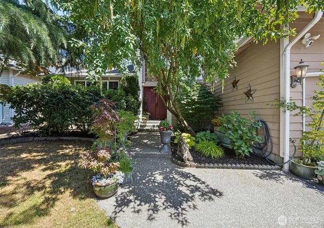 Photo 2 of Sale Pending at 35012 13th Place Sw, Federal Way, WA 98023 | MLS# NWM2545724 | Listing updated on 2026-09-24