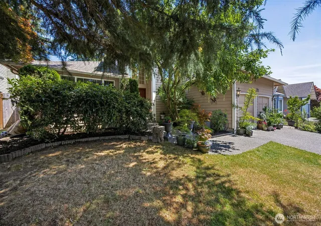 Photo 3 of Sale Pending at 35012 13th Place Sw, Federal Way, WA 98023 | MLS# NWM2545724 | Listing updated on 2026-09-24