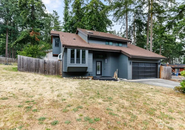 Photo 3 of Single family home for sale at 210 Nw Calista Ct, Oak Harbor, WA 98277 | MLS# NWM2545748 | Listing updated on 2026-09-26