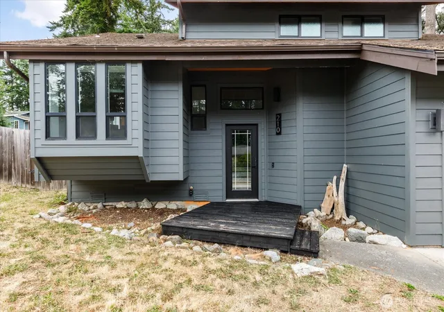 Photo 2 of Single family home for sale at 210 Nw Calista Ct, Oak Harbor, WA 98277 | MLS# NWM2545748 | Listing updated on 2026-09-26
