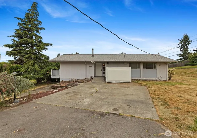 Photo 1 of Contingent at 3303 Wave Dr, Everett, WA 98203 | MLS# NWM2545780 | Listing updated on 2026-09-25