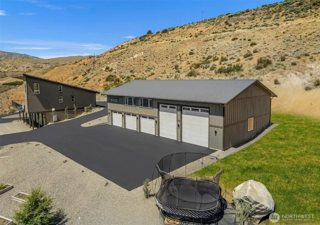 Photo 2 of Single family home for sale at 42 Osprey Nest Rd, Pateros, WA 98846 | MLS# NWM2545820 | Listing updated on 2026-09-30