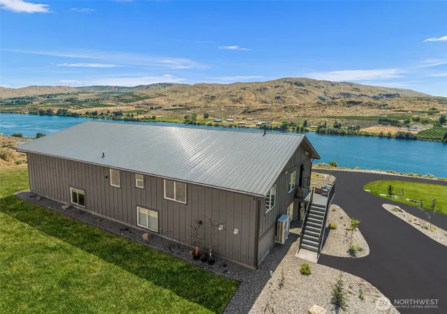 Photo 3 of Single family home for sale at 42 Osprey Nest Rd, Pateros, WA 98846 | MLS# NWM2545820 | Listing updated on 2026-09-30