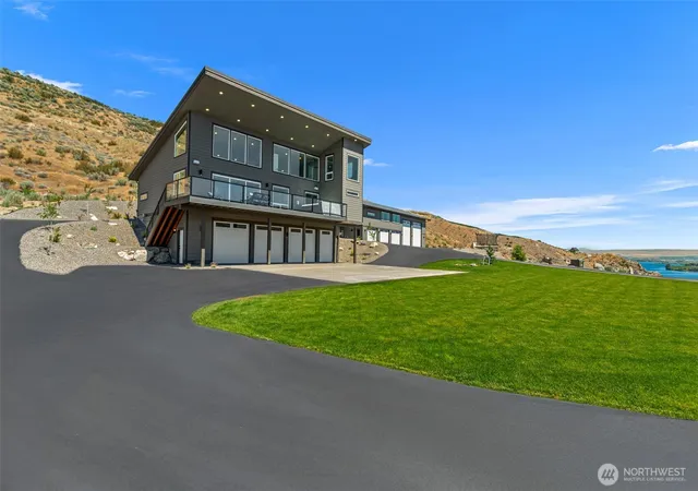 Photo 4 of Single family home for sale at 44 Osprey Nest Rd, Pateros, WA 98846 | MLS# NWM2545827 | Listing updated on 2026-09-26