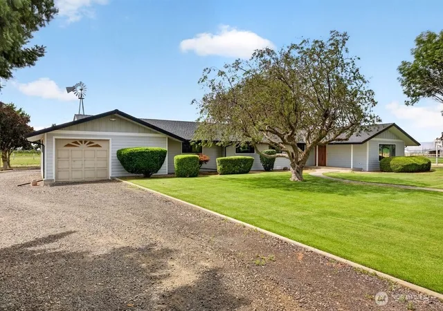 Photo 2 of Single family home for sale at 17211 Road 11 Nw, Quincy, WA 98848 | MLS# NWM2545830 | Listing updated on 2026-09-25