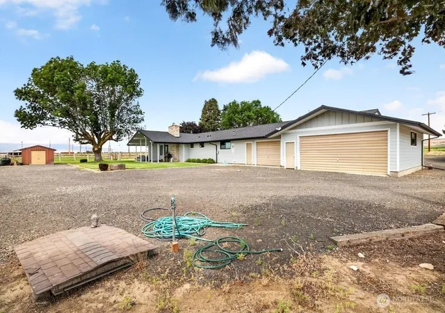 Photo 4 of Single family home for sale at 17211 Road 11 NW, Quincy, WA 98848 | MLS# NWM2545830 | Listing updated on 2026-09-25