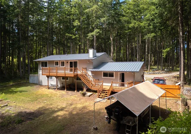 Photo 3 of Single family home for sale at 1074 N Estate Ln, Oak Harbor, WA 98277 | MLS# NWM2545878 | Listing updated on 2026-10-03