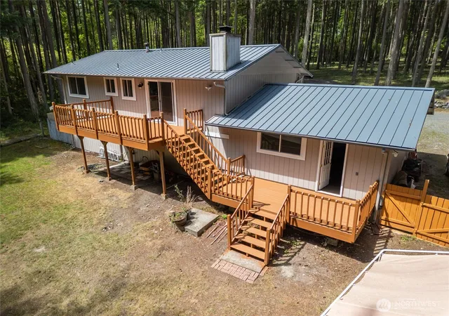 Photo 4 of Single family home for sale at 1074 N Estate Ln, Oak Harbor, WA 98277 | MLS# NWM2545878 | Listing updated on 2026-10-03