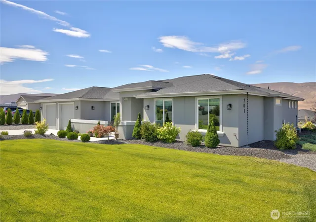Photo 2 of Single family home for sale at 201 Clayton Pl Sw, Mattawa, WA 99349 | MLS# NWM2545906 | Listing updated on 2026-09-22