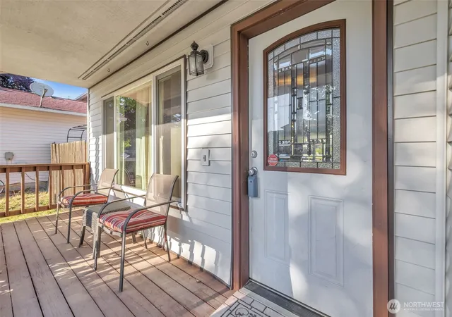 Photo 3 of Single family home for sale at 460 Meadow Ln, Chehalis, WA 98532 | MLS# NWM2545929 | Listing updated on 2026-09-24
