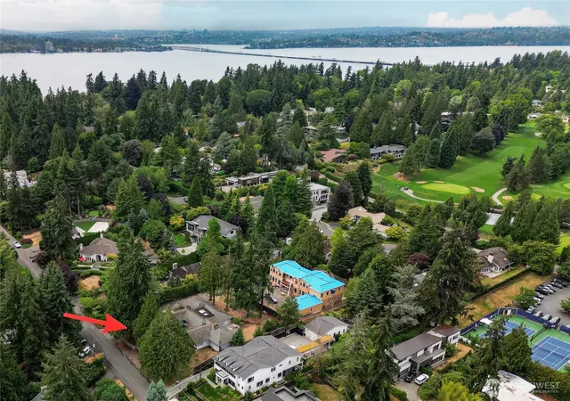 Photo 3 of Single family home for sale at 7836 NE 14th Street, Medina, WA 98039 | MLS# NWM2545935 | Listing updated on 2026-09-22