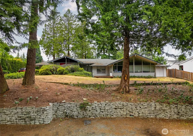 Photo 4 of Single family home for sale at 7836 NE 14th Street, Medina, WA 98039 | MLS# NWM2545935 | Listing updated on 2026-09-22